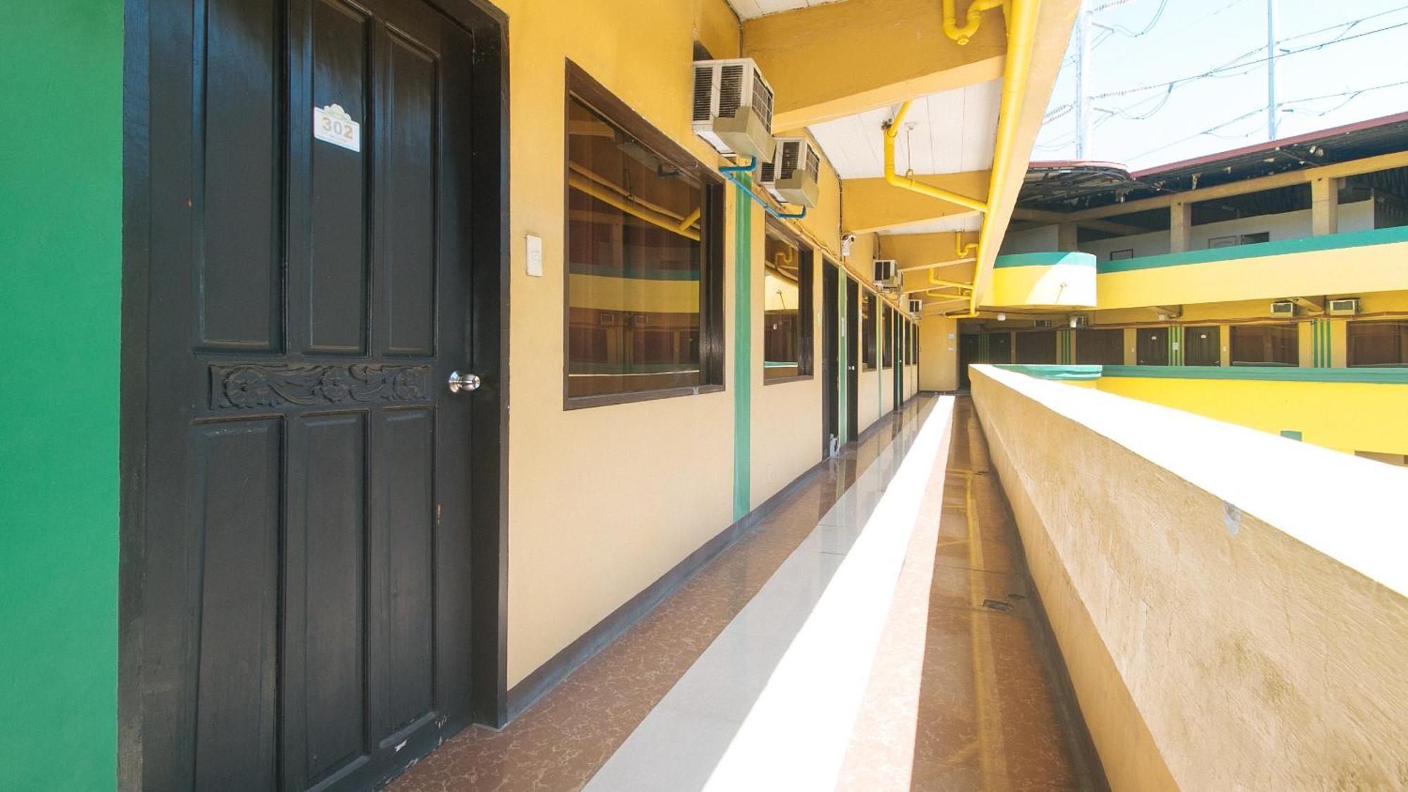 Reddoorz Near Sm City Muntinlupa San Pedro  Екстер'єр фото