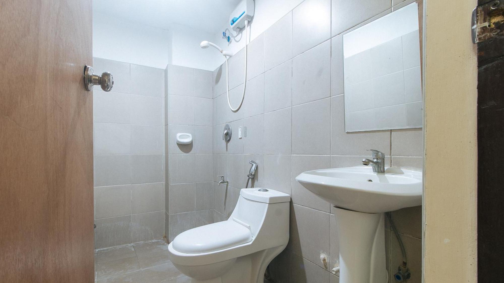 Reddoorz Near Sm City Muntinlupa San Pedro  Екстер'єр фото