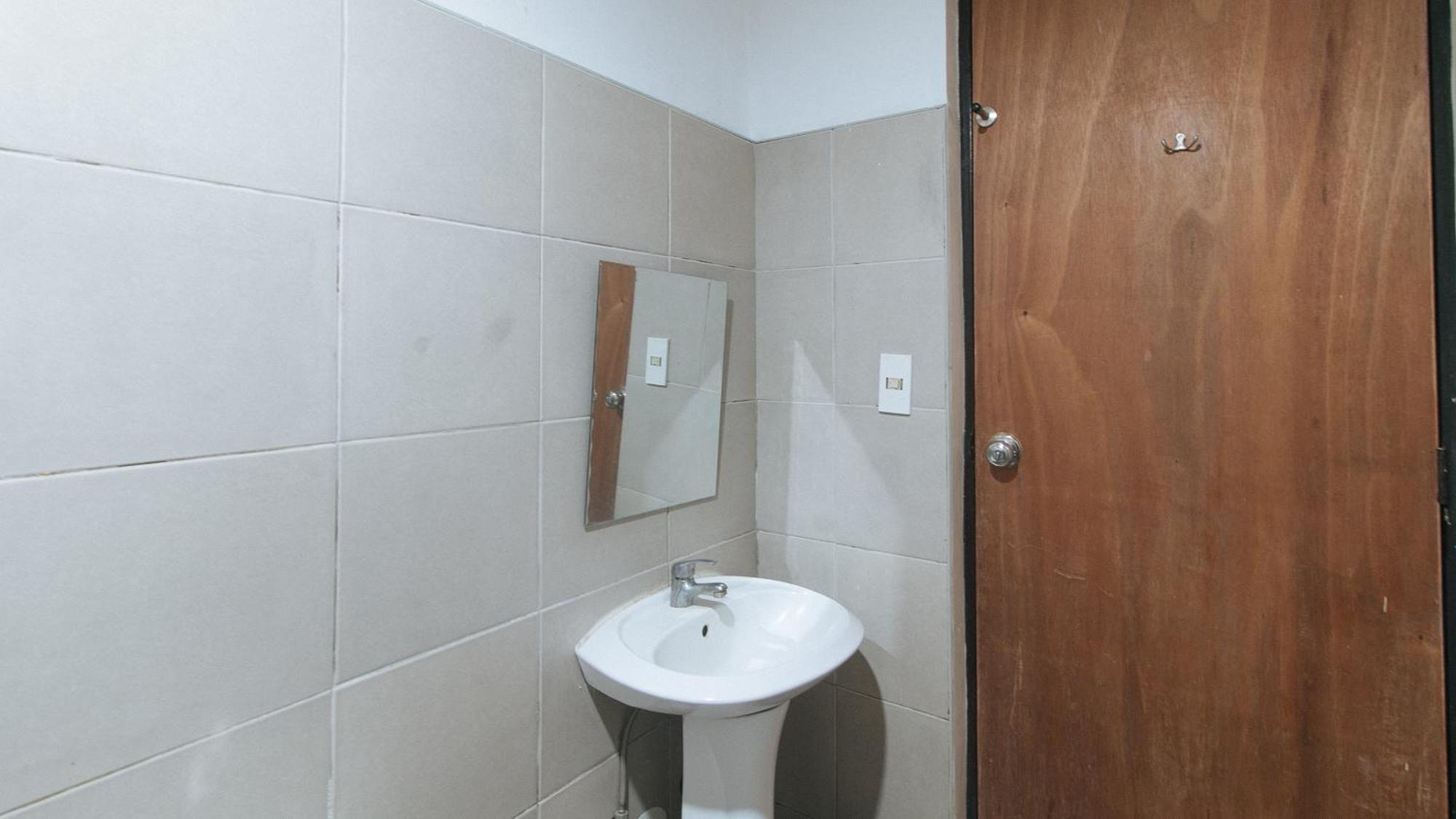 Reddoorz Near Sm City Muntinlupa San Pedro  Екстер'єр фото